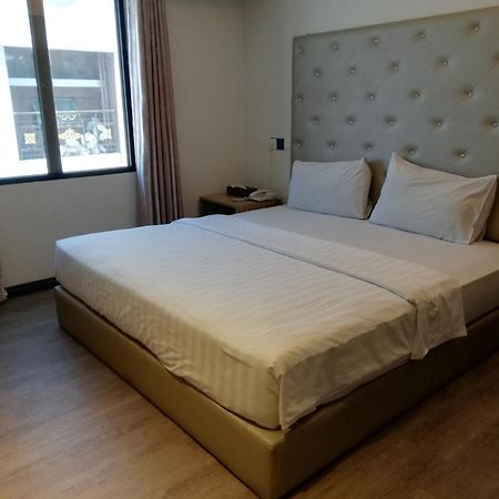 Ease Hotel Кота-Кінабалу Екстер'єр фото