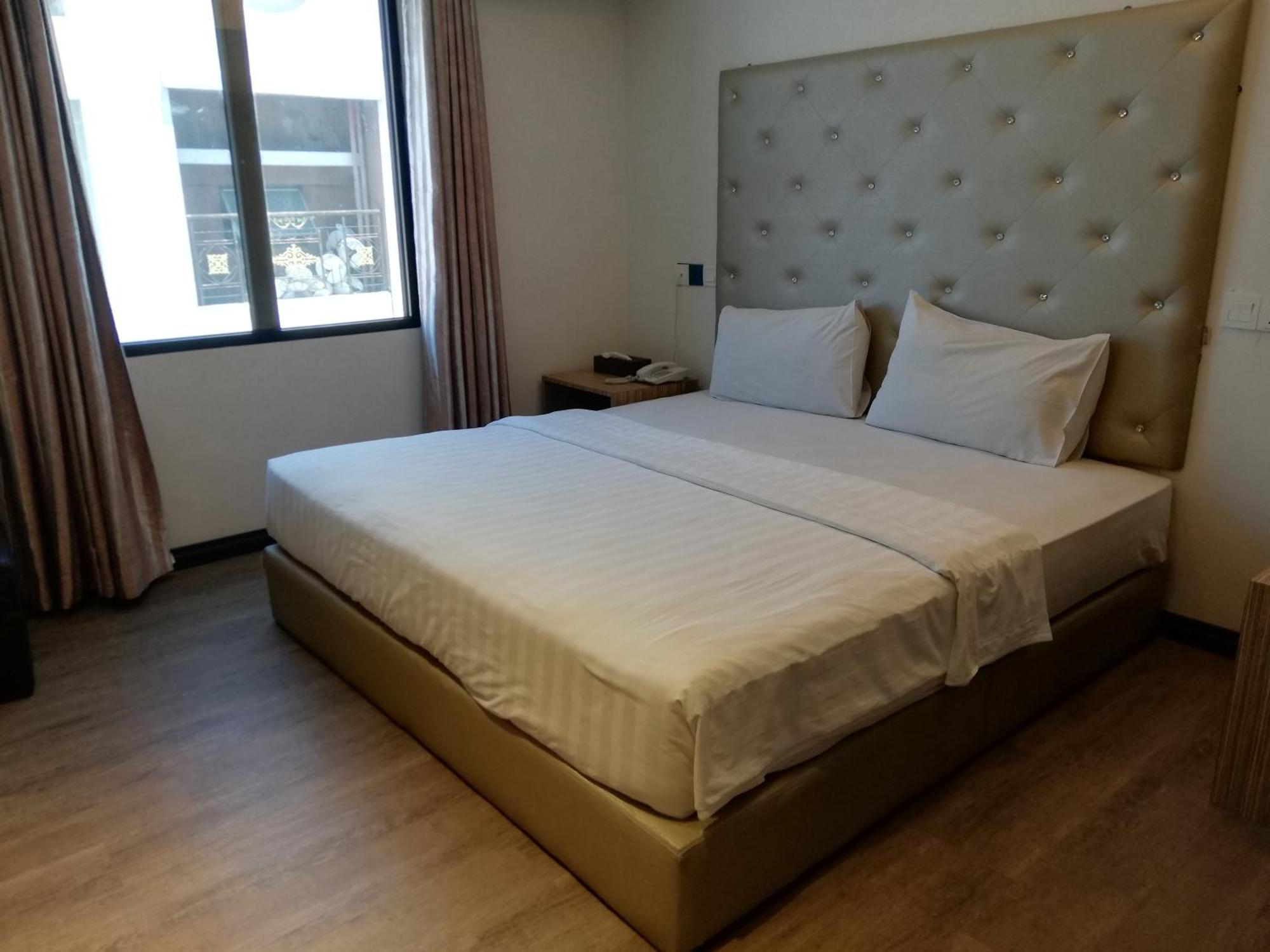 Ease Hotel Кота-Кінабалу Екстер'єр фото