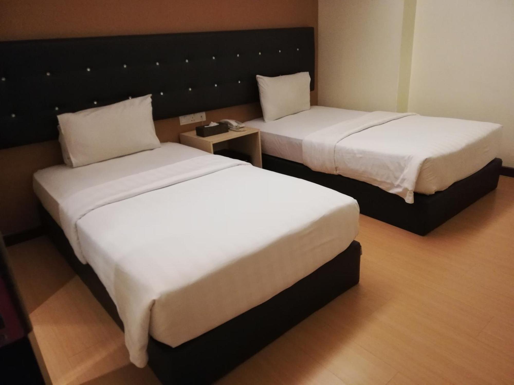 Ease Hotel Кота-Кінабалу Екстер'єр фото