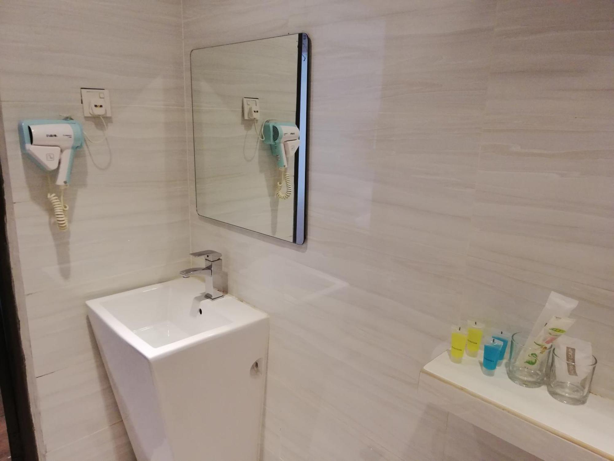 Ease Hotel Кота-Кінабалу Екстер'єр фото