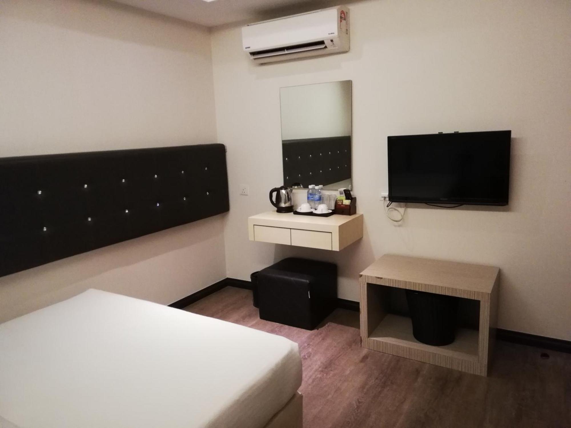 Ease Hotel Кота-Кінабалу Екстер'єр фото