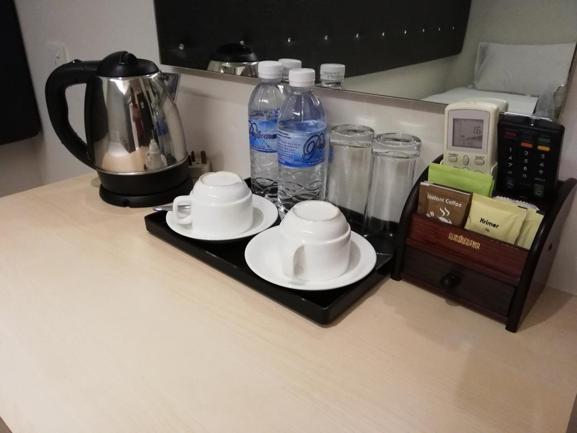 Ease Hotel Кота-Кінабалу Екстер'єр фото
