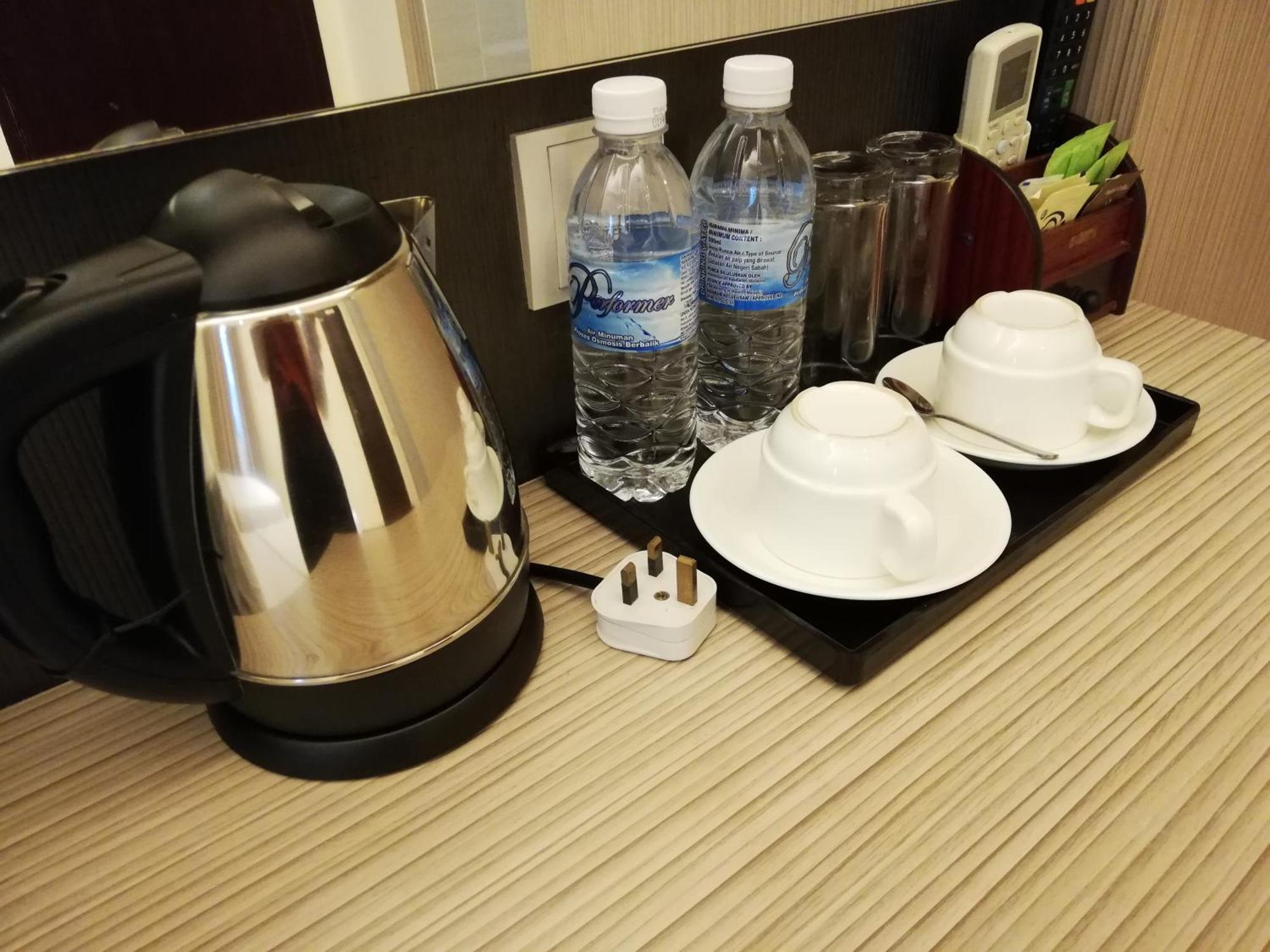 Ease Hotel Кота-Кінабалу Екстер'єр фото