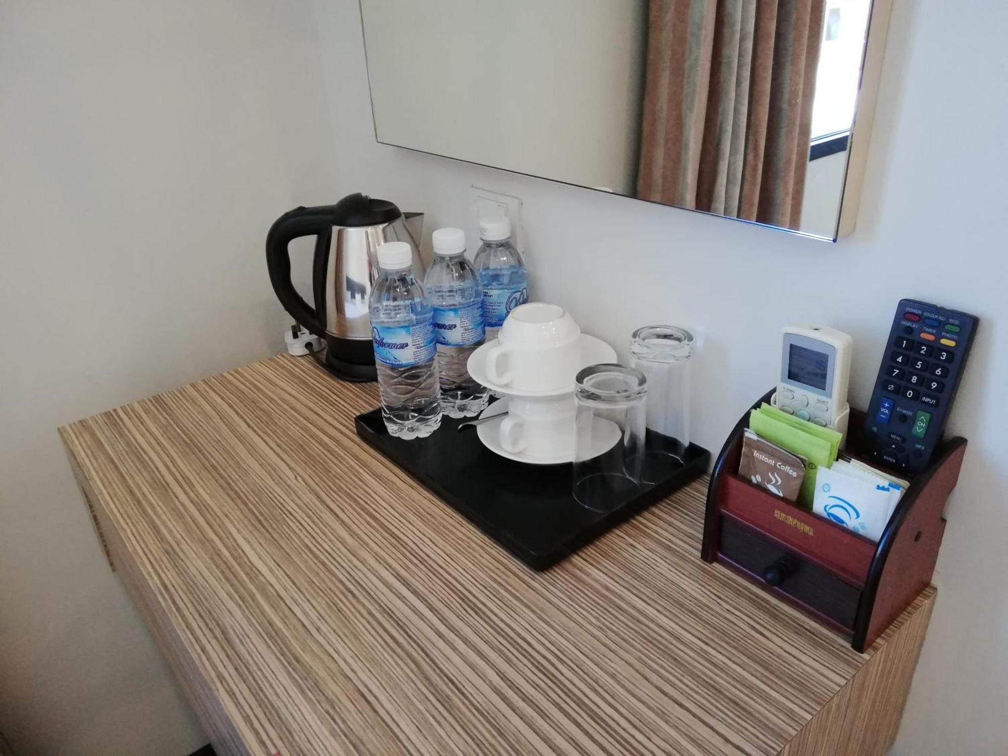 Ease Hotel Кота-Кінабалу Екстер'єр фото