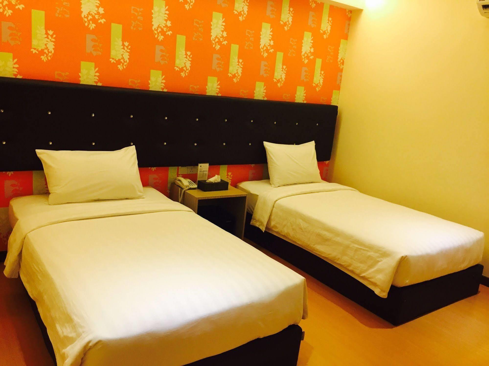 Ease Hotel Кота-Кінабалу Екстер'єр фото