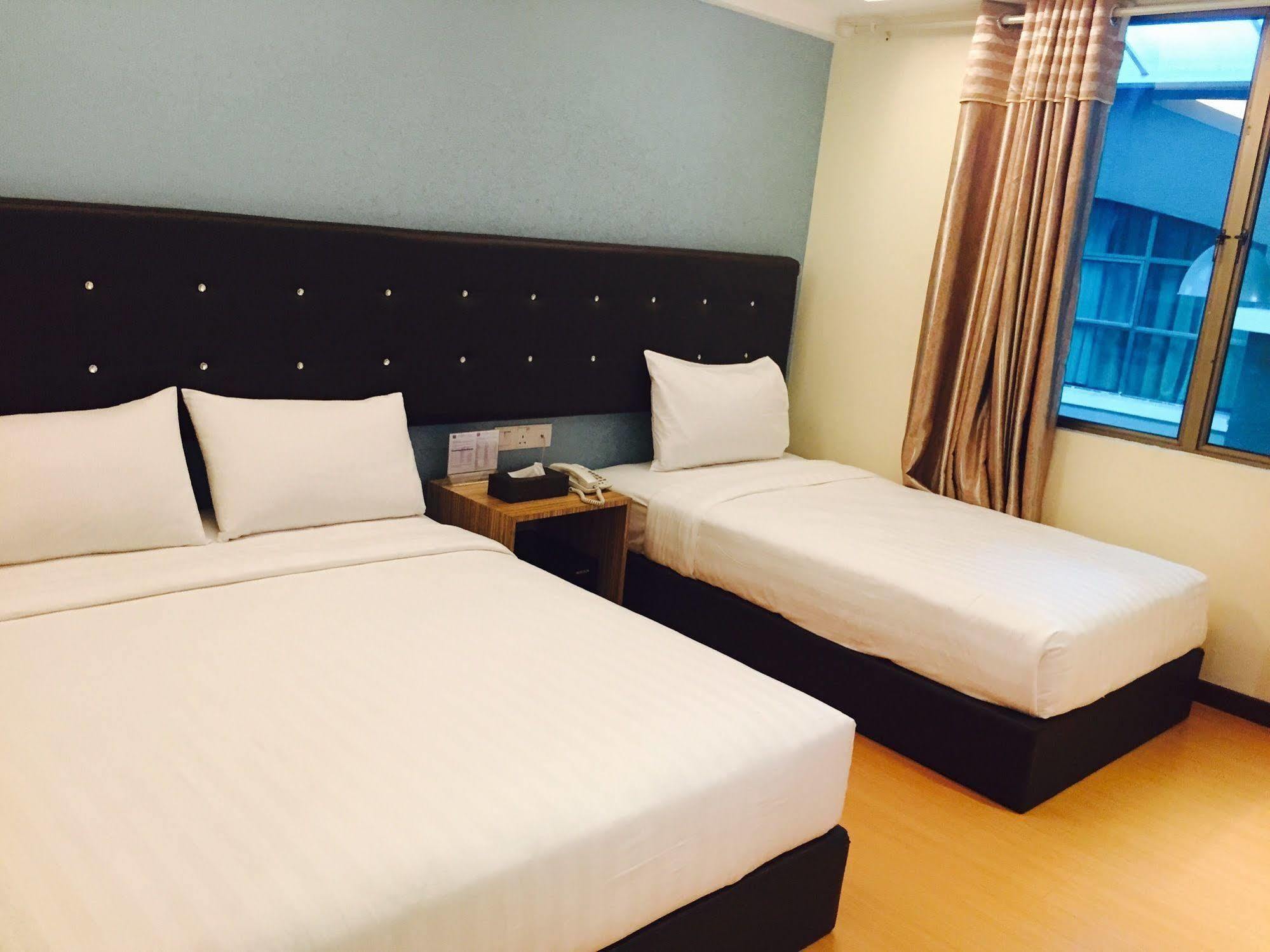 Ease Hotel Кота-Кінабалу Екстер'єр фото