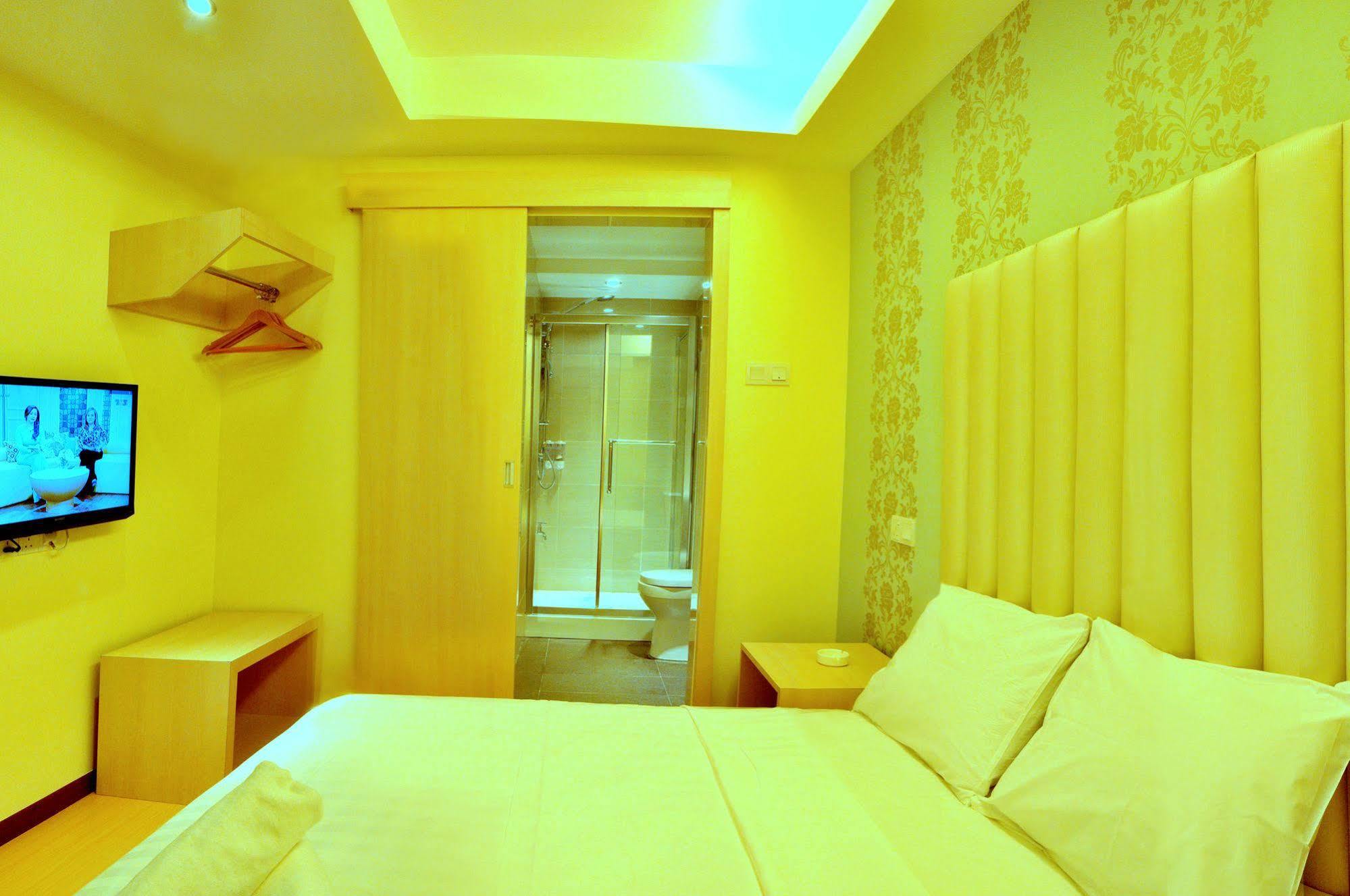 Ease Hotel Кота-Кінабалу Екстер'єр фото