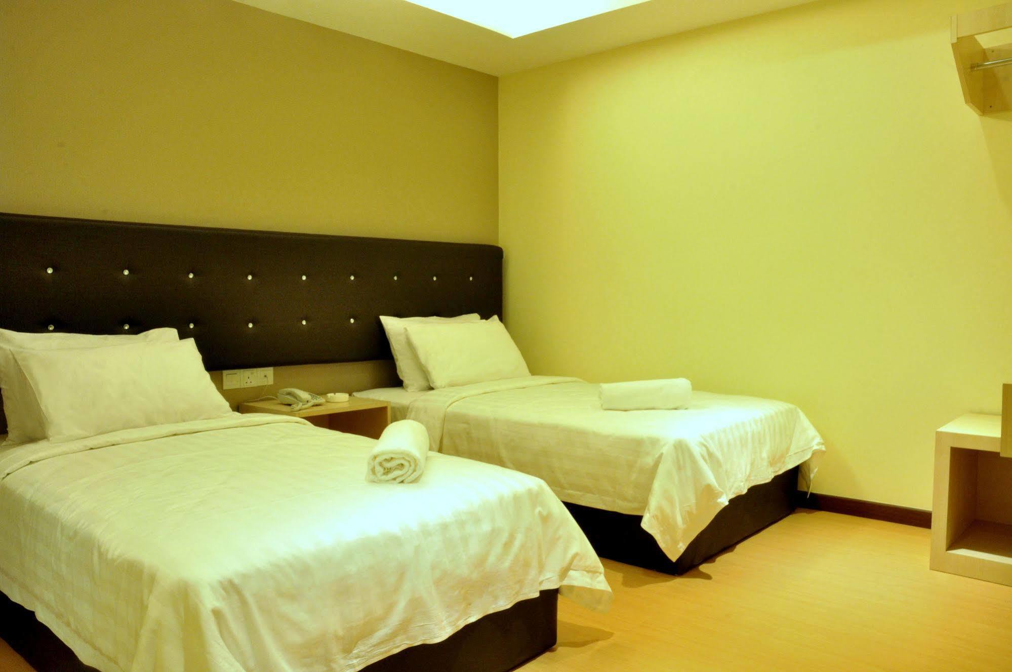 Ease Hotel Кота-Кінабалу Екстер'єр фото