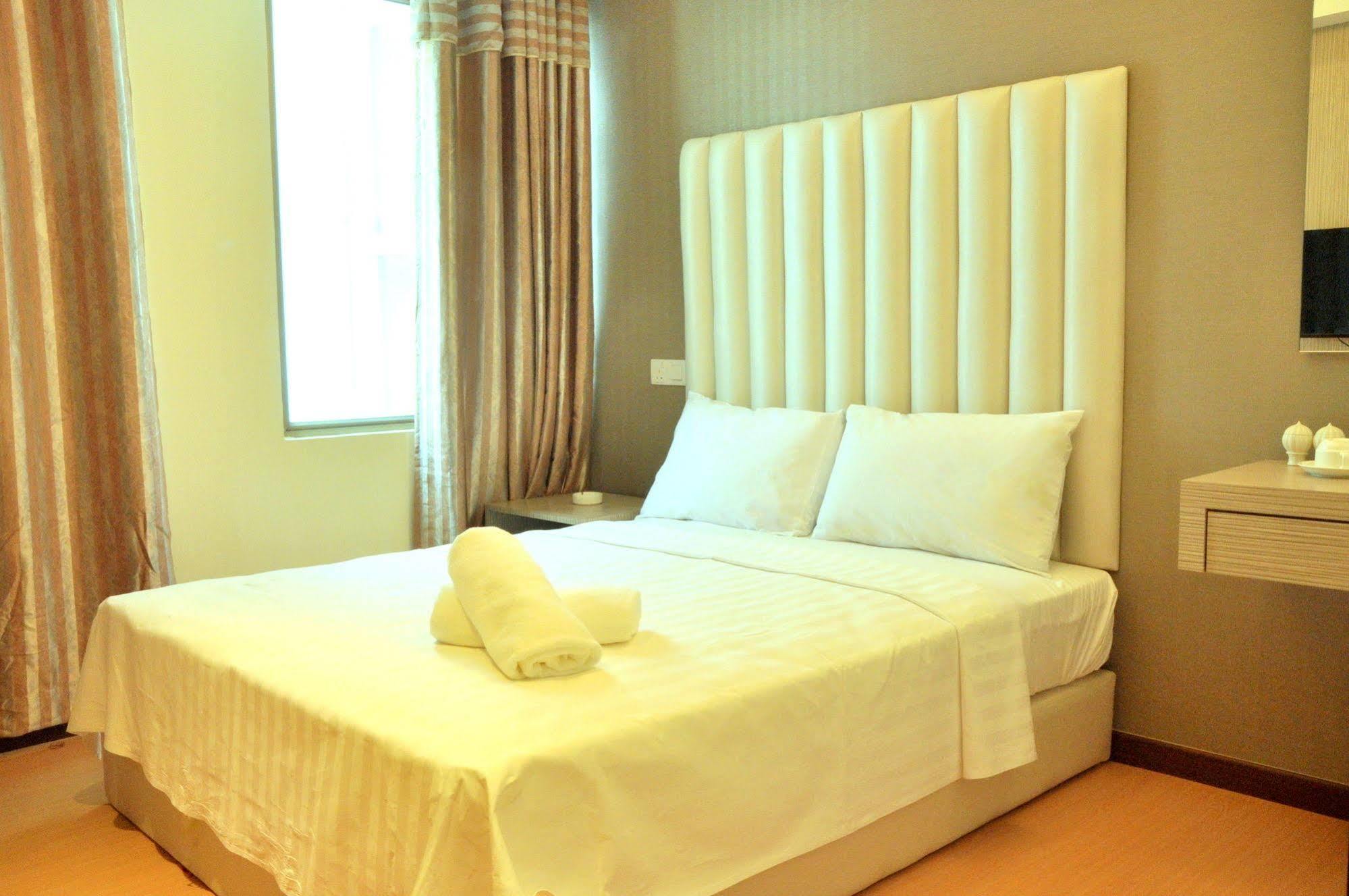 Ease Hotel Кота-Кінабалу Екстер'єр фото