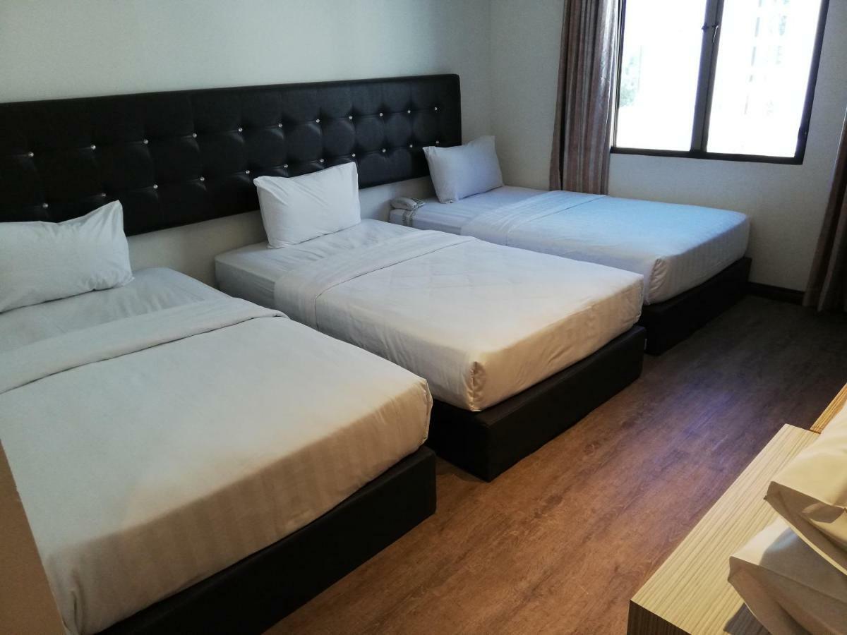 Ease Hotel Кота-Кінабалу Екстер'єр фото