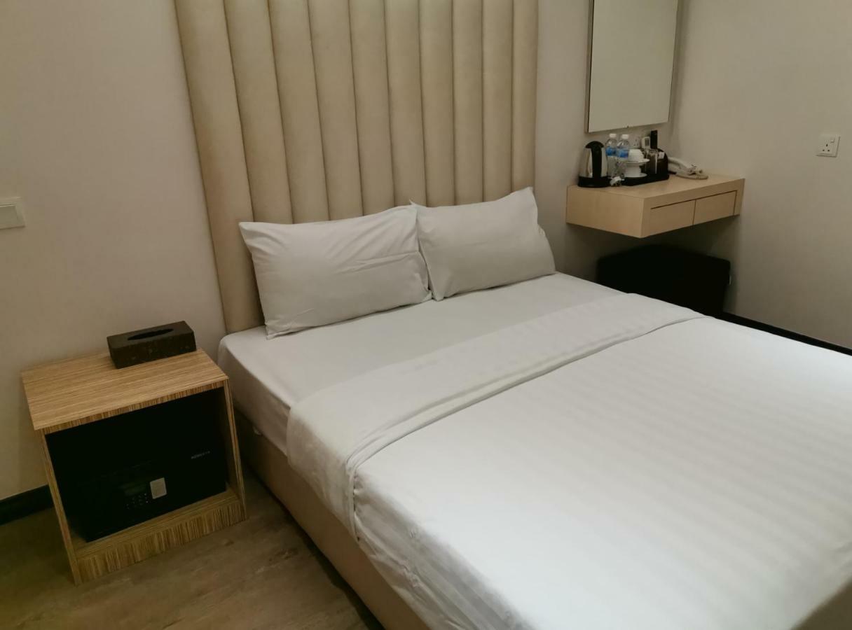 Ease Hotel Кота-Кінабалу Екстер'єр фото