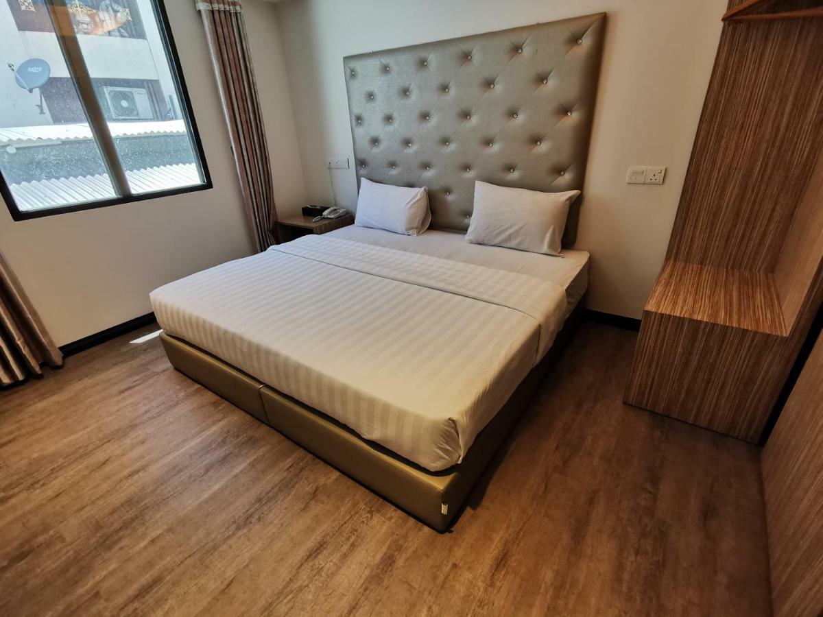 Ease Hotel Кота-Кінабалу Екстер'єр фото